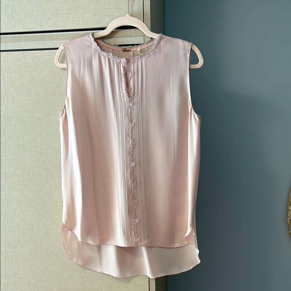 Elie Tahari silk size M Pink, Sleeveless Blouse with round beaded Collar